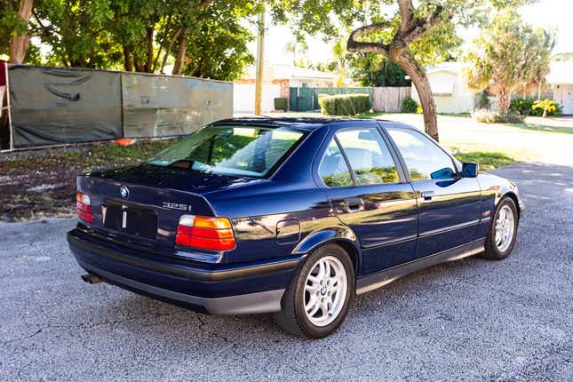 Image for article titled At $9,500, Would You Put Stock In This Amazingly Stock 1995 BMW 325i?