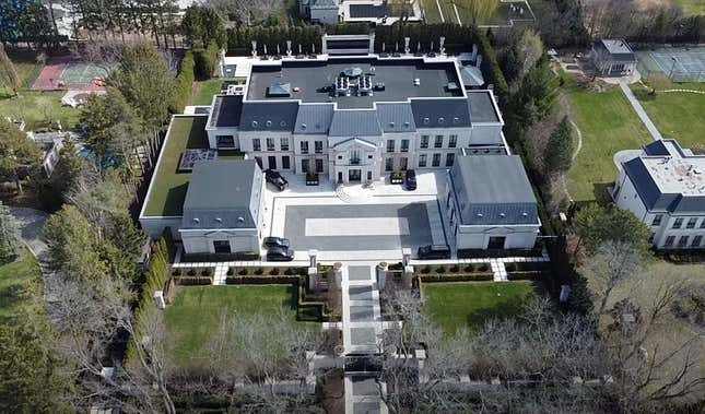 Image for article titled Photos of Drake and Rick Ross&#39; Mansions Say A Lot About Why They Are Beefing