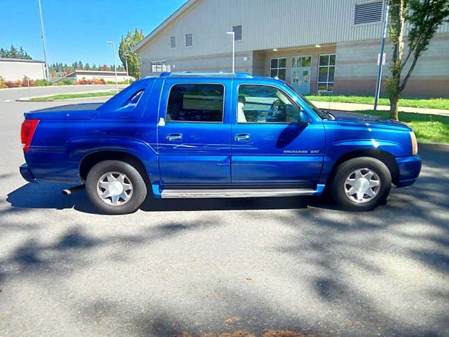 Image for article titled At $6,950, Would You Pick Up This 2003 Cadillac Escalade EXT?