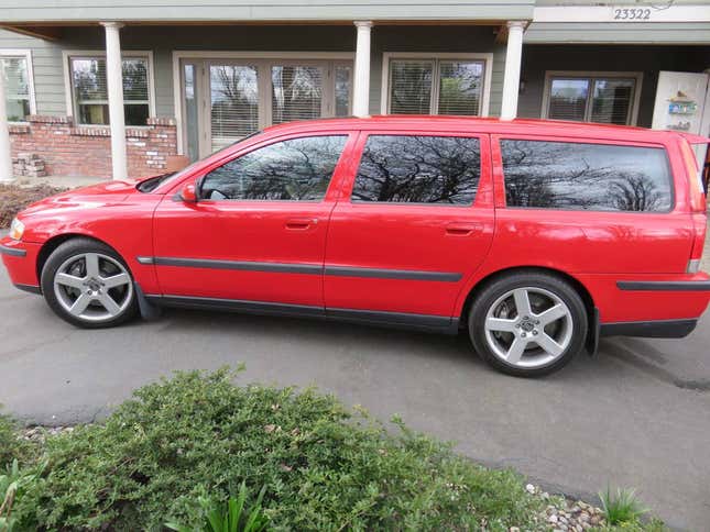 Image for article titled At $22,000, Is This 2004 Volvo V70 R A Swede Deal?