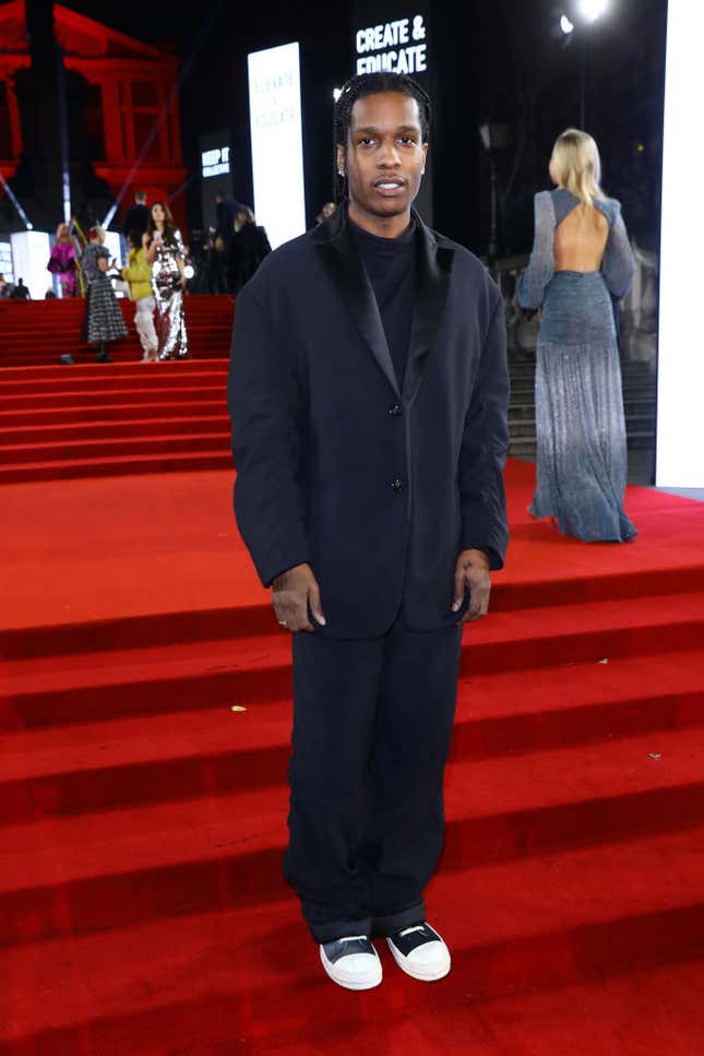 Bild für Artikel mit dem Titel Diese Outfits beweisen, dass A$AP Rocky der stylischste Mann im Hip-Hop ist