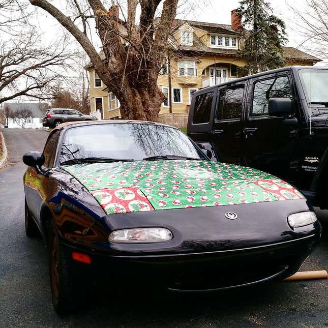 Image for article titled Counterpoint: Covering Your Car In Christmas Lights Is Cool And Good, Actually