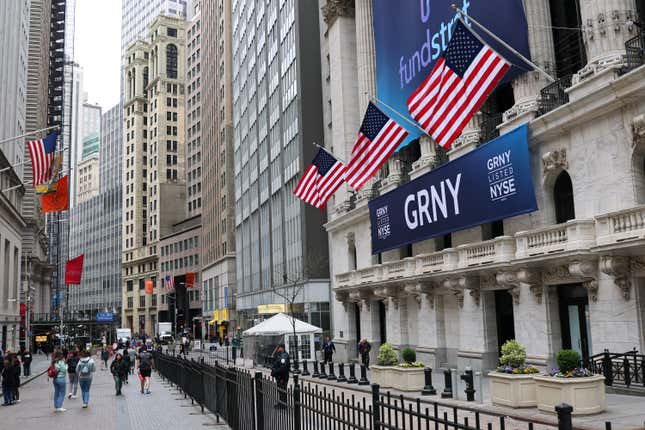 Image for article titled Stocks slide as Warren Buffett bows out