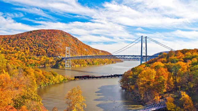 Image for article titled The 15 Longest Suspension Bridges in America