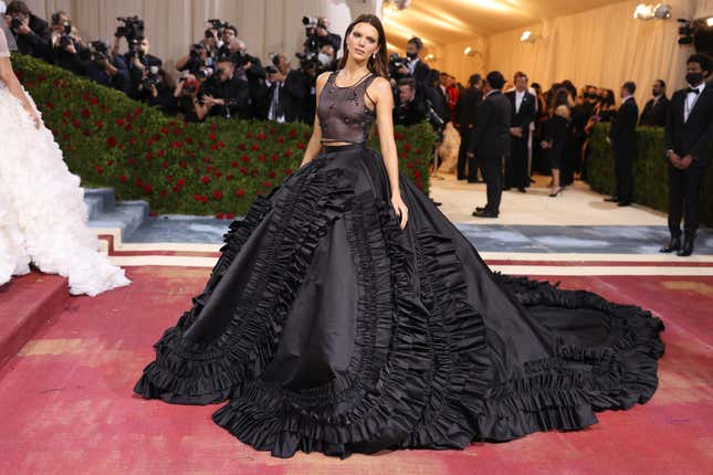 Image for article titled The Kardashians Did the Met Gala and Only Kim Nailed It