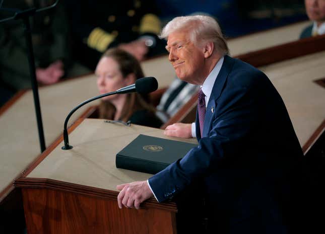 Trump freezes his 25% tariffs on Mexican imports for one month