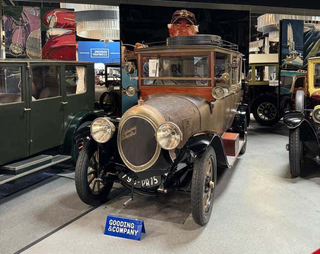 Front 3/4 view of a 1914 Delaunay-Belleville 1A4 Landaulet
