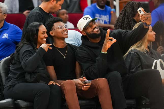 Image for article titled Aside from Bam Adebayo, Here Are Other NBA Stars Who Really Love Their Moms