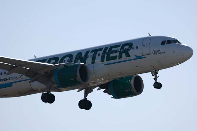 Ein Flugzeug von Frontier Airlines