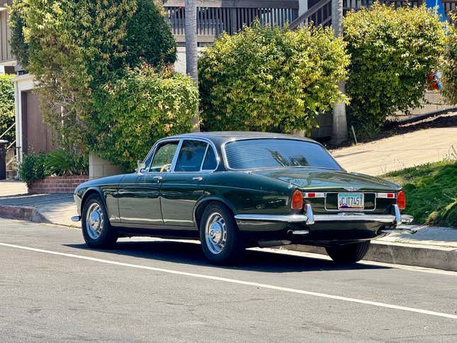 Image for article titled At $11,900, Is This SBC-Powered 1970 Jaguar XJ6 A Class Act?