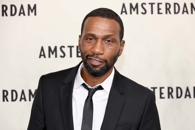 Leon Robinson besucht die Weltpremiere von „Amsterdam“ in der Alice Tully Hall am 18. September 2022 in New York City.