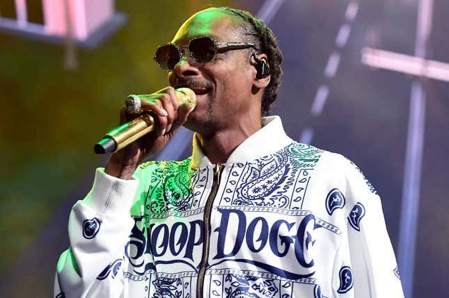 Snoop Dogg Blew a Big Moment by Not Actually Giving Up Smoke