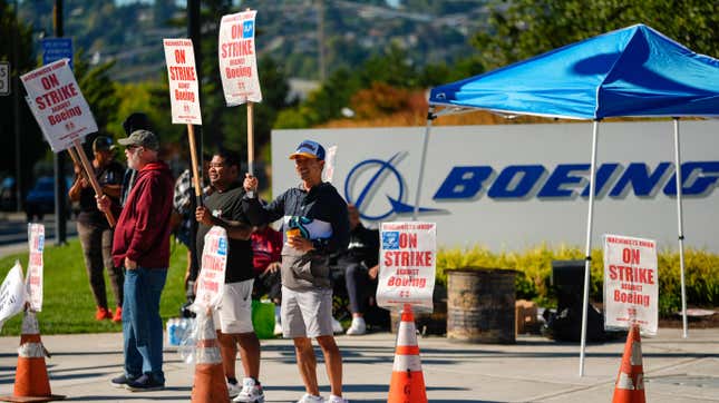 Boeing workers on a picket line