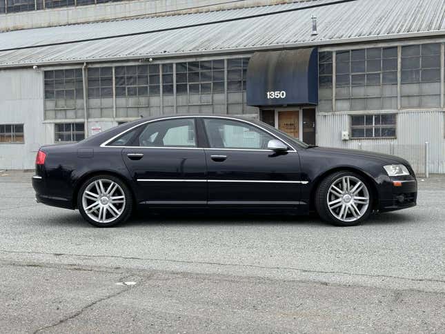 Image for article titled At $15,000, Is This 2007 Audi S8 Quattro A Perfect Ten?