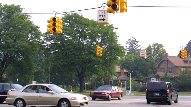 Drivers proceed through a four-way intersection as traffic lights sit dark August 15, 2003 in Royal Oak, Michigan.