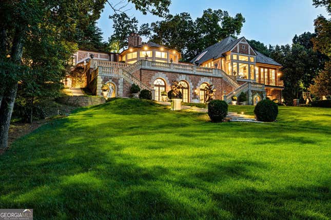 Bild für Artikel mit dem Titel Eine Villa in Michigan, ein Herrenhaus in Georgia und eine Ranch in Pennsylvania: Ein besonderer Überblick über Luxusimmobilien in den Swing States