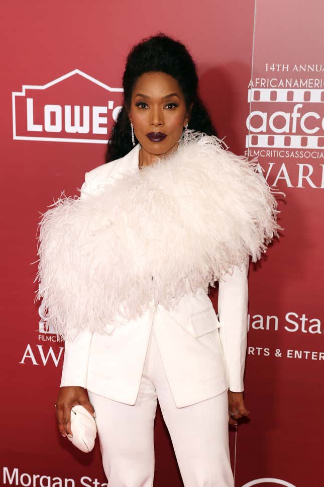 Image for article titled Oscar-Winning Style: Angela Bassett’s Best Red Carpet Looks