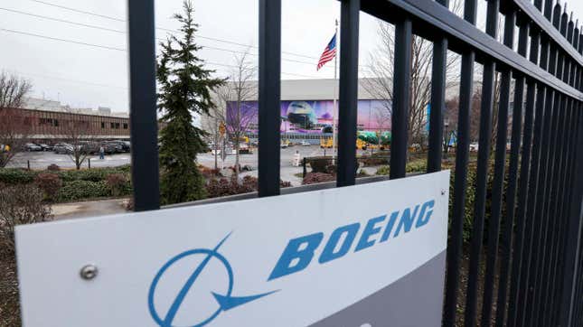 Das Boeing-Werk in Renton, Washington, ist auf einem Foto zu sehen, als die 737-Fabrikteams von Boeing am 25. Januar 2024 den ersten Tag eines „Quality Stand Down“ für das 737-Programm abhalten.