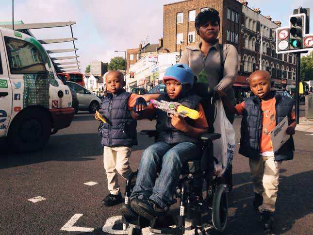 Image for article titled A street photographer’s poignant snapshots capture the humans of London