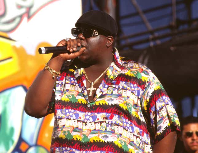 The Notorious BIG (Christopher Wallace) tritt am 13. August 1995 bei 92.3 The Beat Summer Jam im Irvine Meadows Amphitheatre in Irvine, Kalifornien auf. 