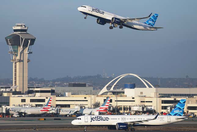 Bild für Artikel mit dem Titel 2 Menschen tot im Fahrwerk eines JetBlue-Flugzeugs in Florida gefunden