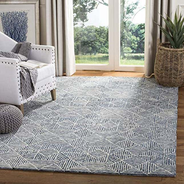 Image for article titled Enhance Your Space with SAFAVIEH Abstract Collection Accent Rug