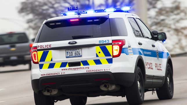 A Chicago Police Department Ford Explorer Police Interceptor performs a traffic stop on northbound Lake Shore Drive.