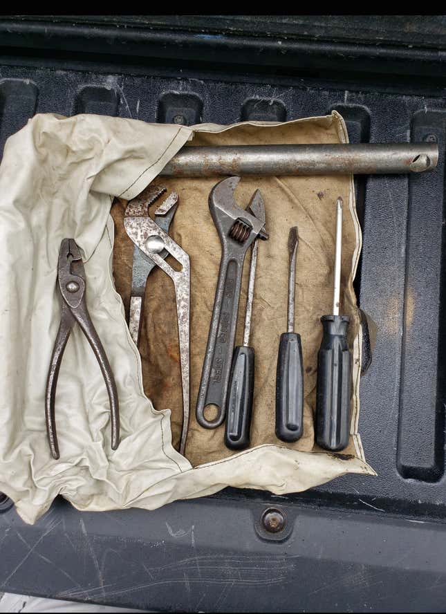 Image for article titled These Are Your Cars&#39; Factory Tool Kits