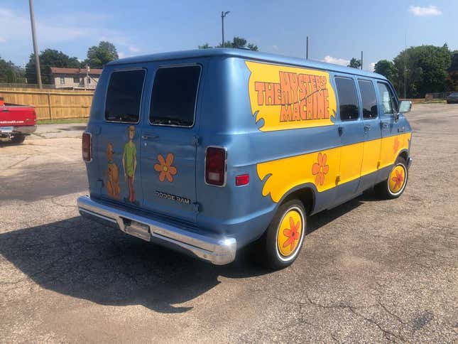 Image for article titled At $19,995, Is This 1988 Dodge Ram Surveillance Van a Mysteriously Good Deal?