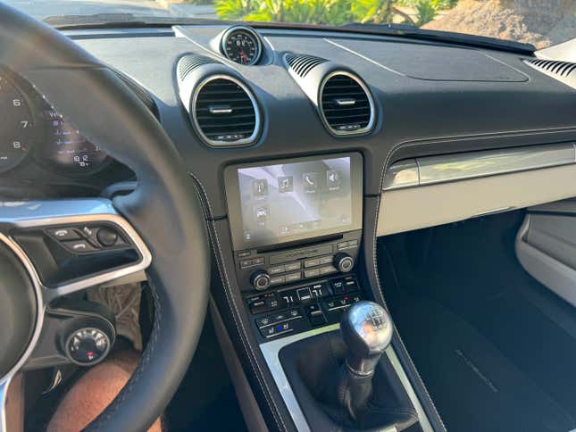 Dashboard and center console of a Porsche 718 Boxster Style Edition