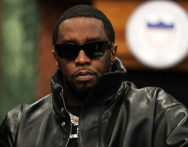 Sean “Diddy” Combs assiste Sean “Diddy” Combs remplit un million de $engagement envers l’Université Howard à Howard Homecoming – Yardfest à Howard University le  20 octobre 2023. 