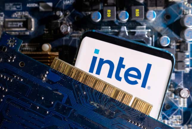 Logo Intel sur une carte mère