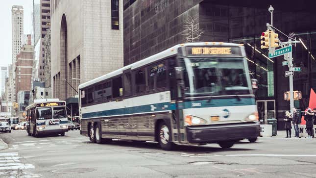 New York City buses on 5th Avenue, January 2017.