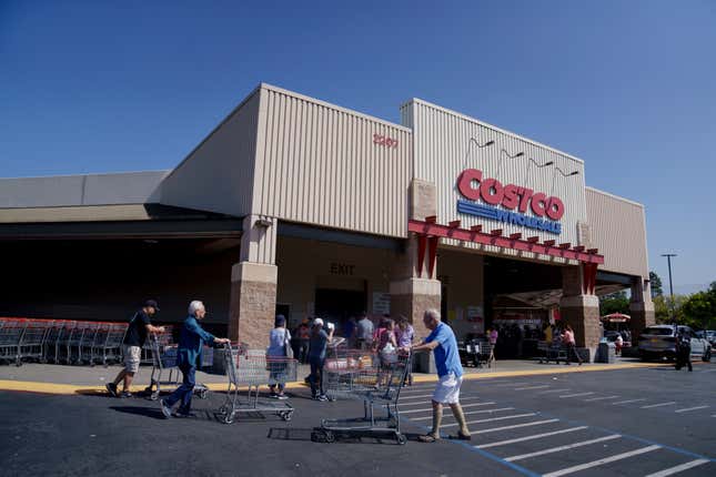 Ein Costco-Geschäft in Alhambra, Kalifornien, USA, am Donnerstag, 27. Juni 2024. 