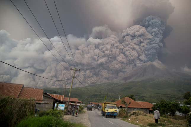 Indonesia volcano: An eruption at Mount Sinabung 