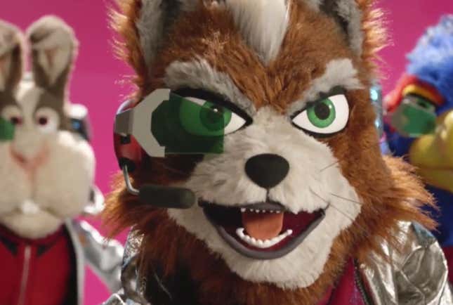 Une marionnette de Star Fox est excitée 