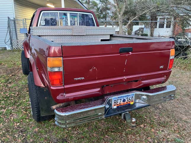 Image for article titled At $4,000, Is This 1988 Toyota Truck 4X4 A Fair Deal?