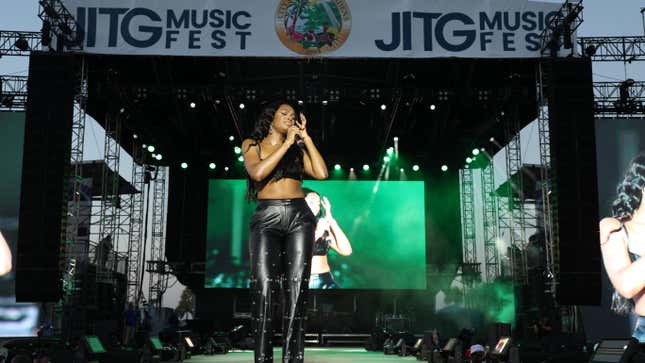 Image for article titled Lauryn Hill, Doechii, Yung Joc, Uncle Luke, The Stars Showed Up and Showed Out At Jazz In The Gardens