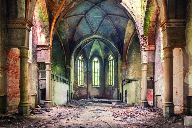 Image for article titled This photographer captures the eerie charm of the world’s abandoned palaces
