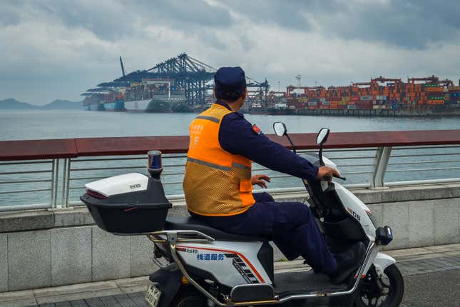 Image for article titled America is the biggest loser in Trump's trade war, OECD says