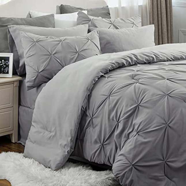 Image for article titled Enhance Your Sleep with Bedsure Queen Comforter Set, 37% Off