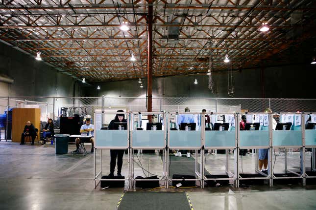 Image for article titled Photos: Americans line up to vote in the 2018 midterms