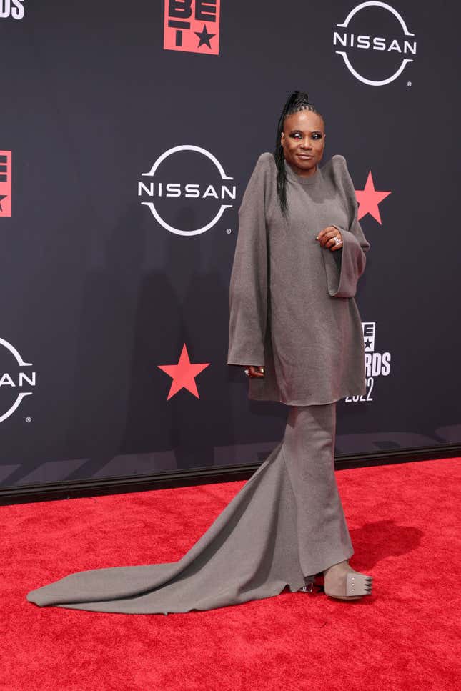 Image for article titled BET Awards 2022: Red Carpet Looks