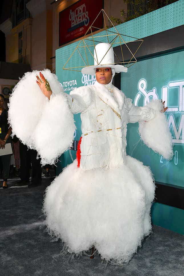 Erykah Badu nimmt an den Soul Train Music Awards 2017 in der Orleans Arena am 5. November 2017 in Las Vegas, Nevada, teil.