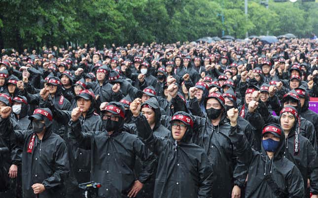 Image for the article titled “Samsung workers strike – indefinitely”