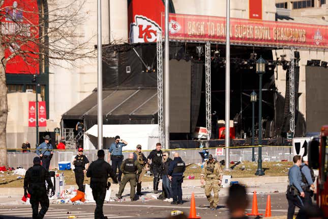 Image for article titled 1 killed, multiple people injured after Kansas City Chiefs&#39; Super Bowl parade shooting [Updated]