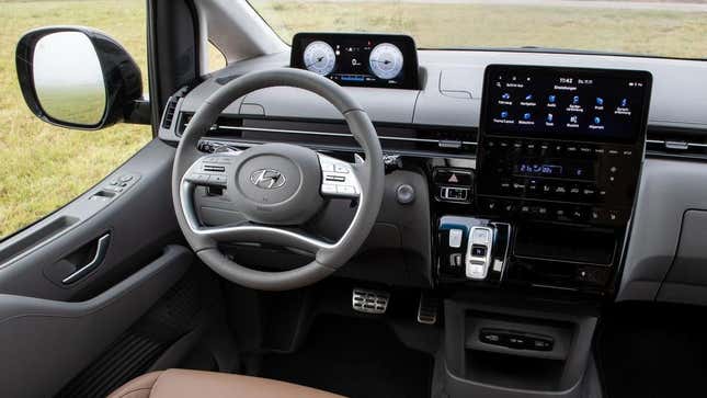 The 2022 Hyundai Staria Put A Cupholder On The Dashboard