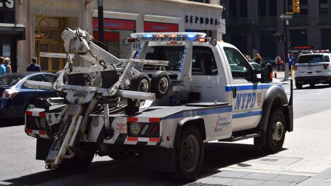 Image for article titled Witness Says NYPD Tow Truck Driver That Killed Seven-Year-Old Was Speeding, Using Cell Phone