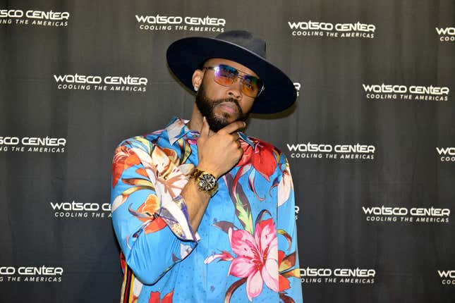 Montell Jordan posiert hinter der Bühne für ein Foto während des Freestyle Explosion Throw Back Jam 2023 im Watsco Center am 11. März 2023 in Coral Gables, Florida.