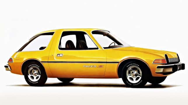 Une photo d’une voiture AMC Pacer jaune. 